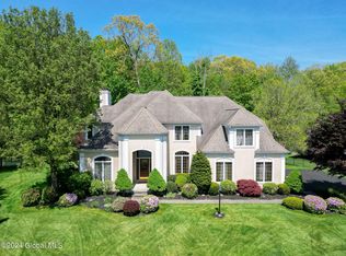 11 Hampstead Ct, Halfmoon, NY 12065