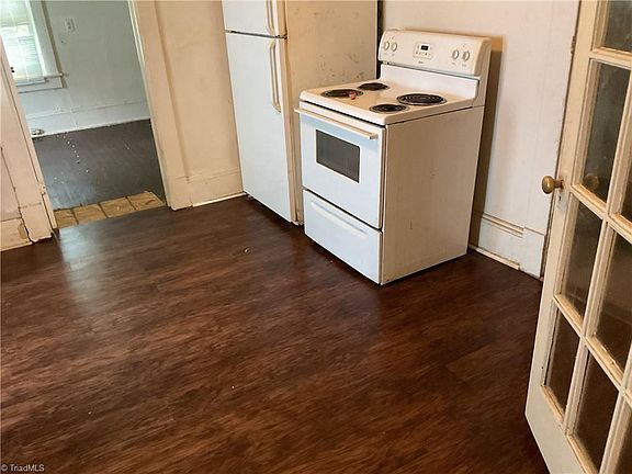5th image of 708 Julian St