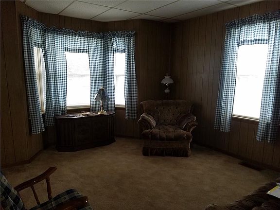 4th image of 124 Grove Ave