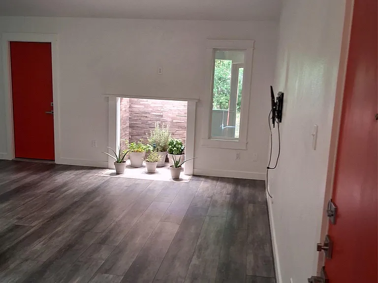 8904 Linton Dr — Photo 2