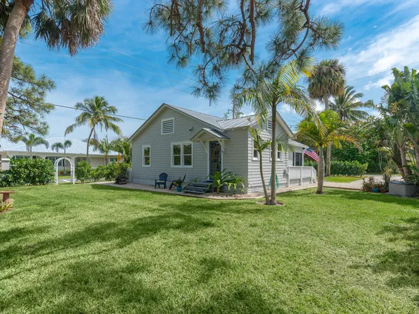 424 SE Alamanda Way, Stuart, FL 34996