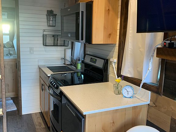 Full kitchen