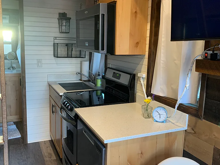 Full kitchen