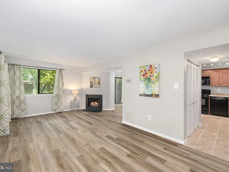 10673 Spring Oak Ct — Photo 2