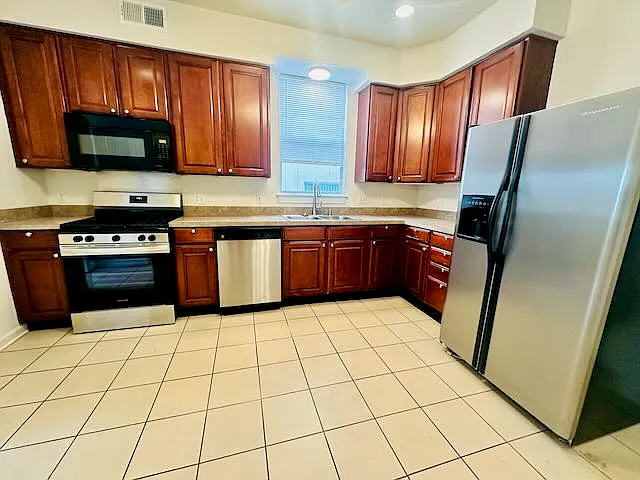 633 Cherokee St #633