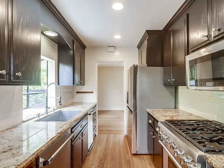 1823 Neale St — Photo 10