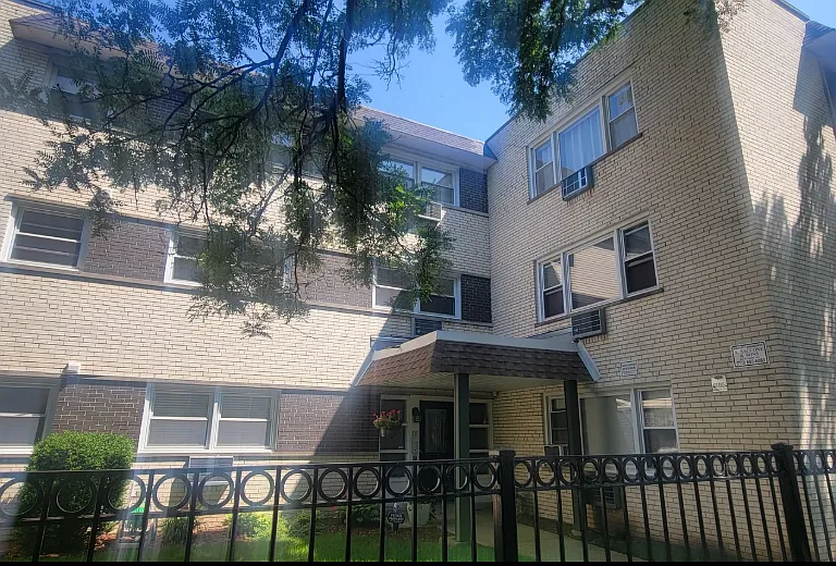 6105 N Wolcott Ave #301 — Photo 1