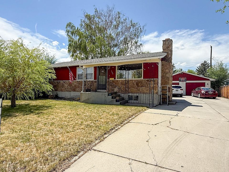 1st image of 906 Eastview Dr