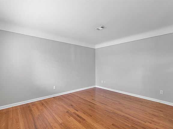 2nd image of 3905 Devon Rd APT 4