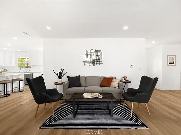 5th image of 1119 E Cumberland Rd