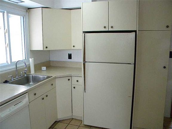 4th image of 10841 Martin Dr