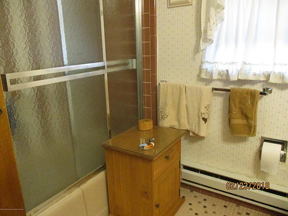 4th image of 564B Sheffield Ct #100B