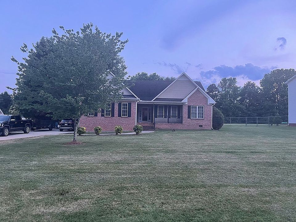 1st image of 218 Heritage Manor Cres