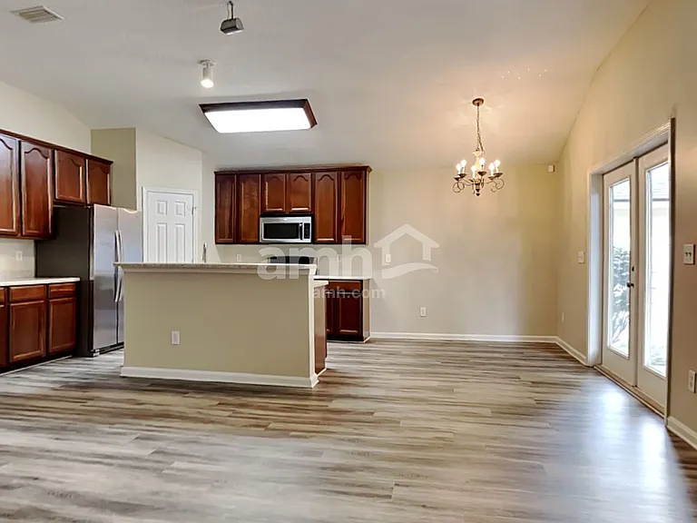 947 Silver Spring Ct — Photo 7