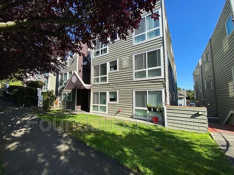 916 N 104th St #B-301 — Photo 13