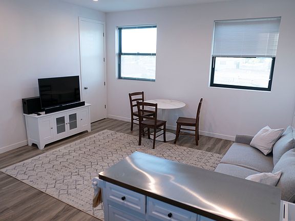 4th image of 3939 S Centinela Ave #B