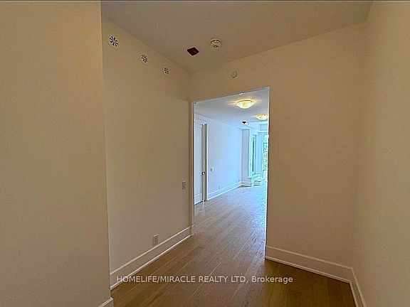 4th image of 800 Broadview Ave #404