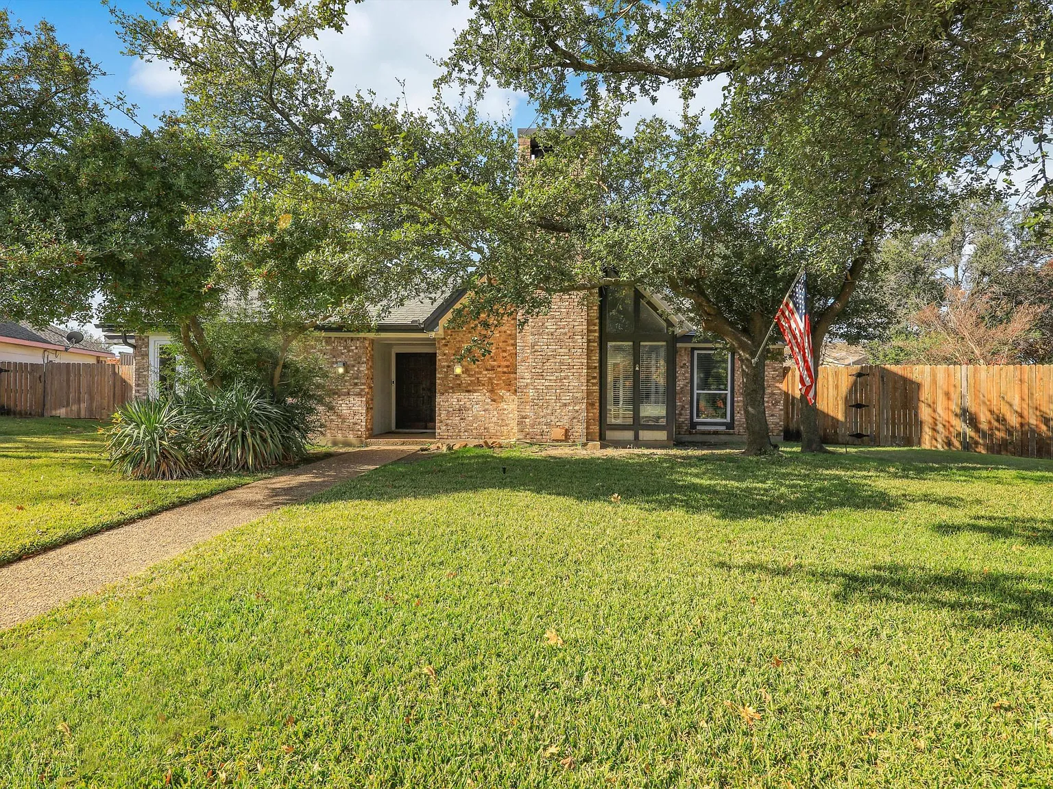 3 bed, 2.5 bath, 2353 sqft, $3,750 — Photo 1