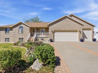 1468 Flint Meadow Dr, Kaysville, UT 84037