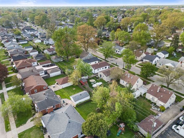 20624 Avalon St, Saint Clair Shores, MI 48080