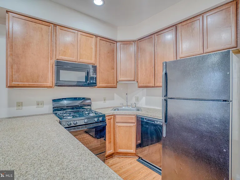 2542 W Girard Ave #2 — Photo 8