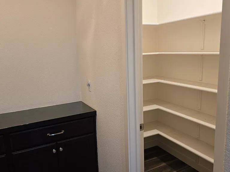 304 E Angelina Ave — Photo 15