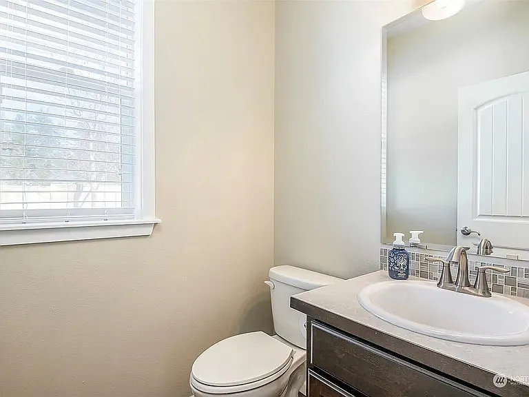 4210 Dudley Dr NE — Photo 18