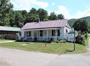 702 E 2nd St, Damascus, VA 24236
