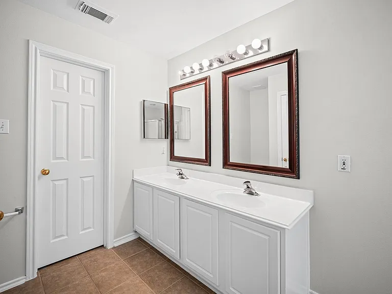 35 Ledgestone Pl — Photo 16