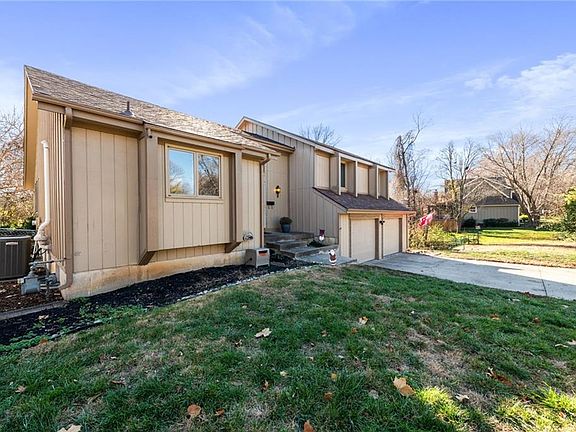 3rd image of 8007 W 99th St
