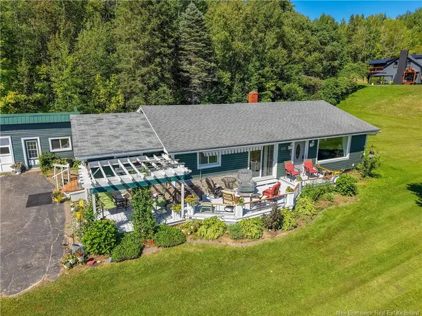 409 Otis Dr, Nackawic, NB E6G 1H5