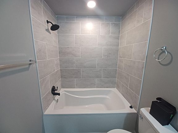5th image of 4718 Lindlaw Ave