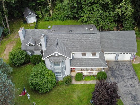 5th image of 15680 Thornwood Dr