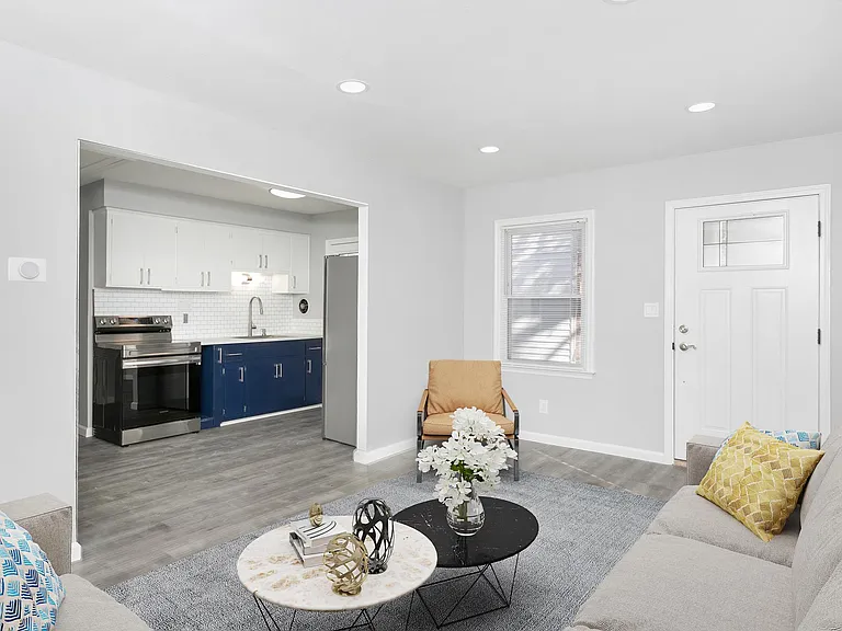 127 E Hazelhurst St #127 — Photo 6