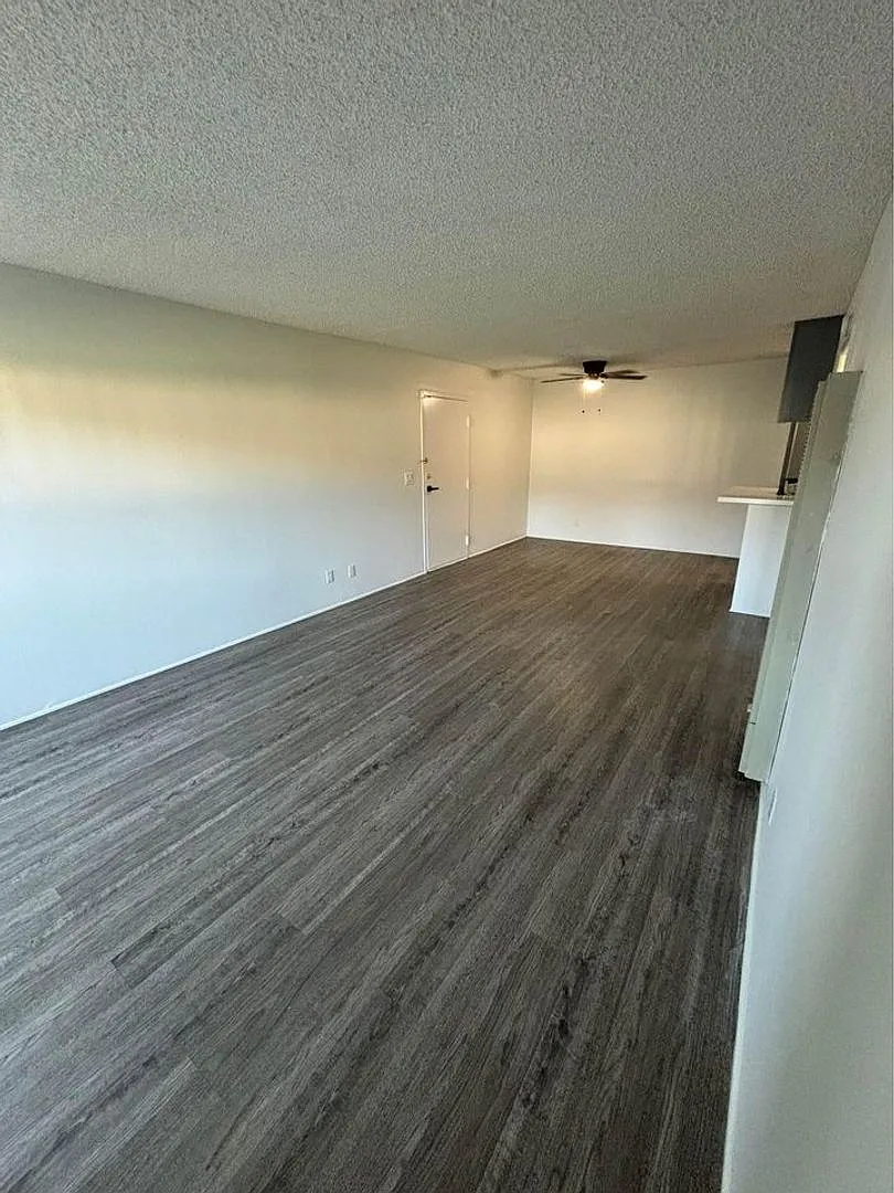 WOODCREST APARTMENTS — Photo 4