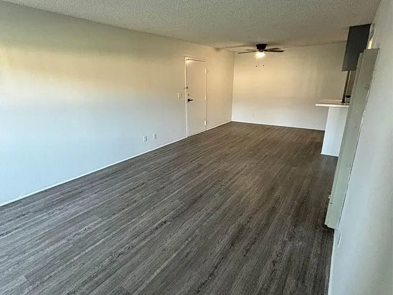 WOODCREST APARTMENTS — Photo 4
