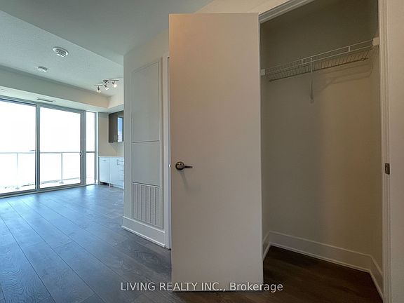 4th image of 188 Fairview Mall Dr #2212
