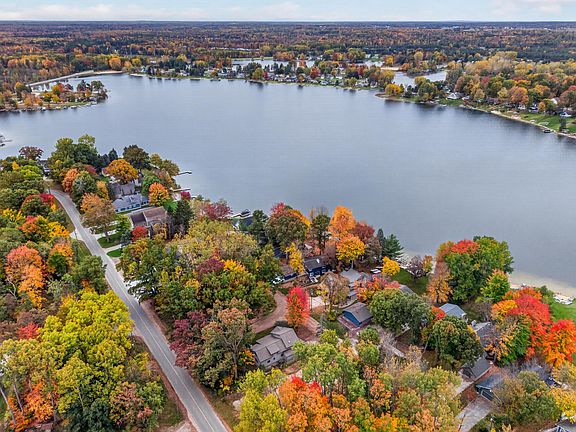 2nd image of 7724 W Lake Dr