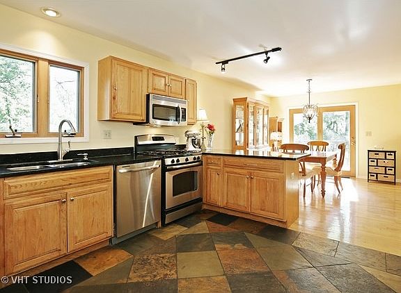 5th image of 23 Palisades Ln