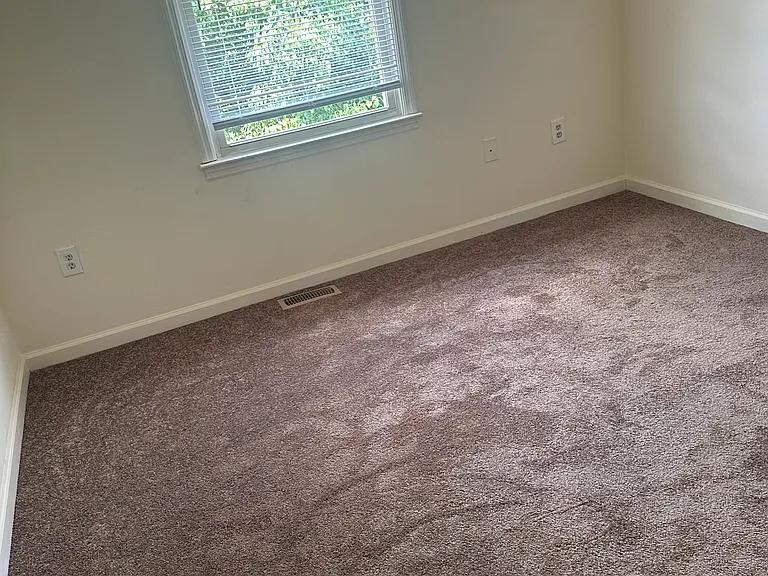 309 Anthony Dr — Photo 2