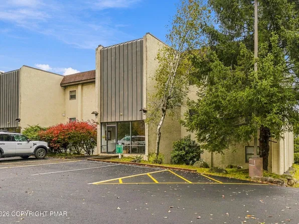 146 Foxfire Dr APT 106, Mount Pocono, PA 18344