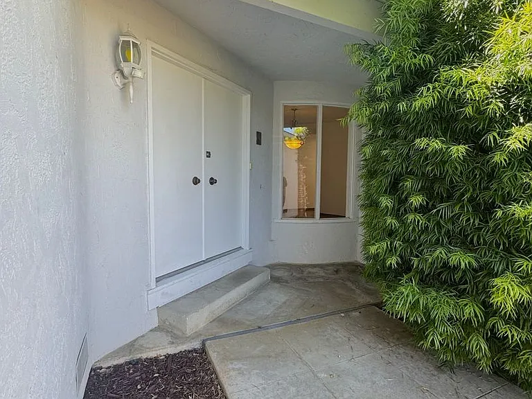 936 Constitution Dr — Photo 3