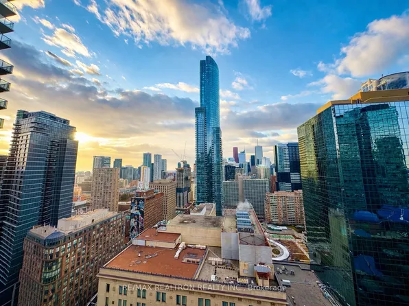 15 Grenville St #2701, Toronto, ON M4Y 0B9