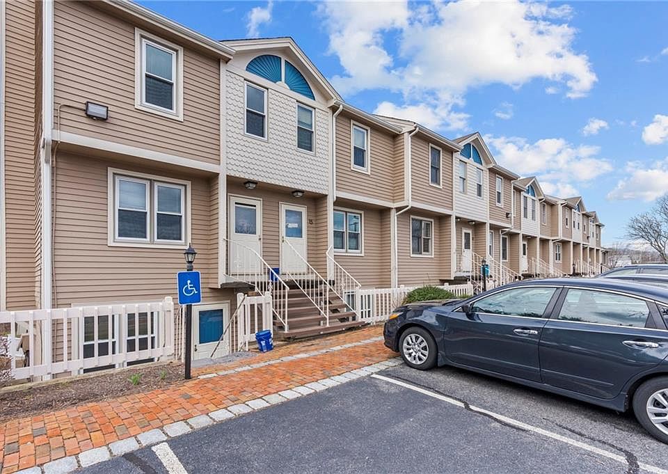 Village Green Condominiums Warwick, RI Zillow