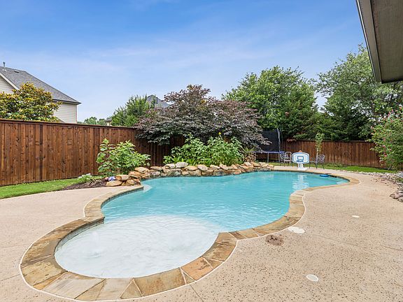 5th image of 2404 Lilyfield Dr