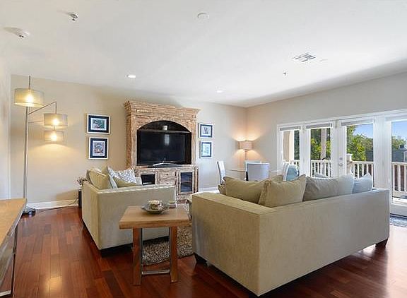 2nd image of 3203 Carondelet St Unit 301