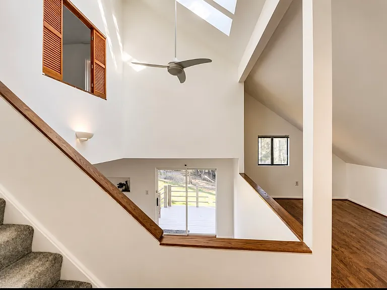 1661 Cedar Hollow Way — Photo 2