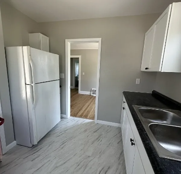612 13th St NW — Photo 3