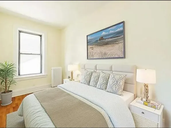 201 East 30th Street image 2 of 4