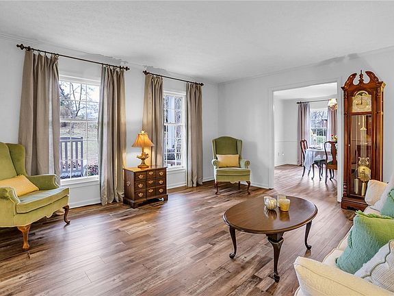 5th image of 639 Sulphur Springs Rd